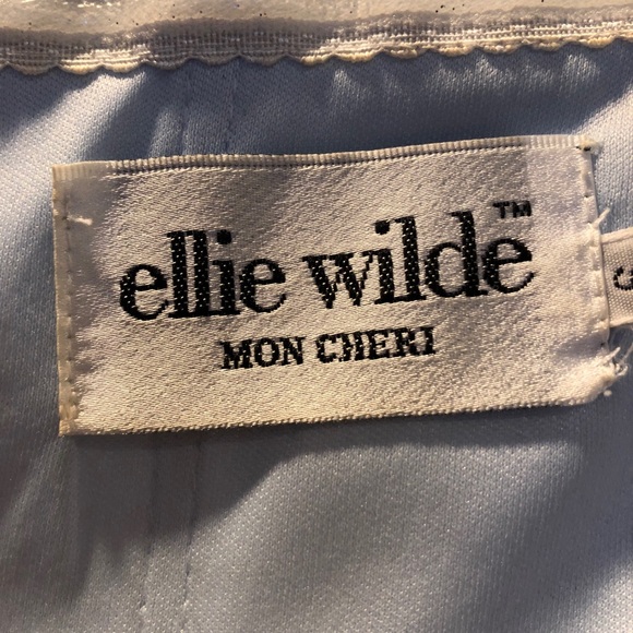 Gown - Picture 6 of 8